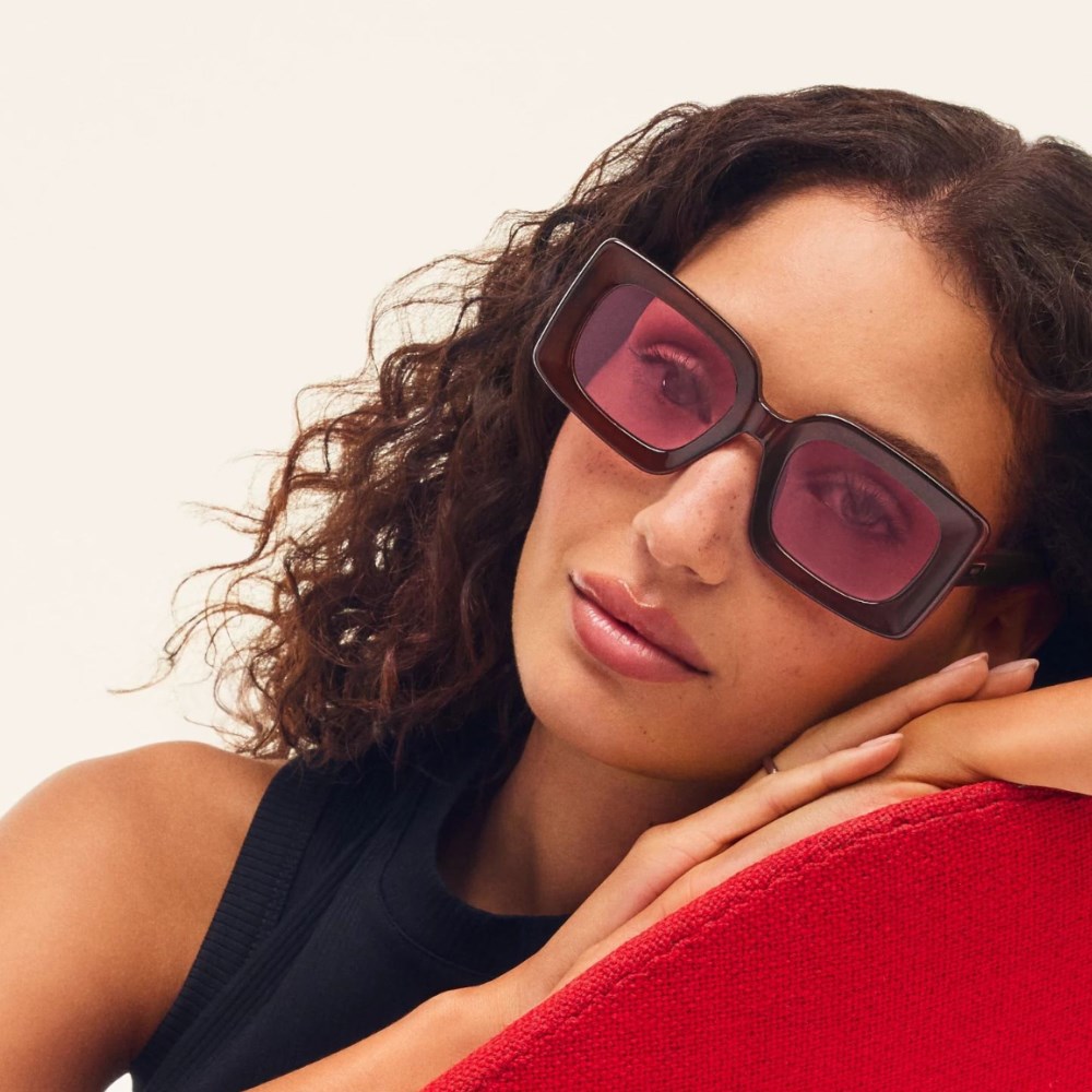 Quay Talk Show - Dark Brown / Magenta