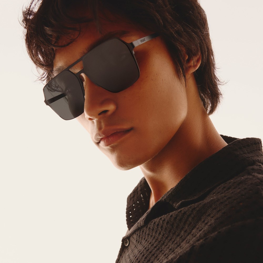 Quay Backstage Pass - Black / Black Polarized
