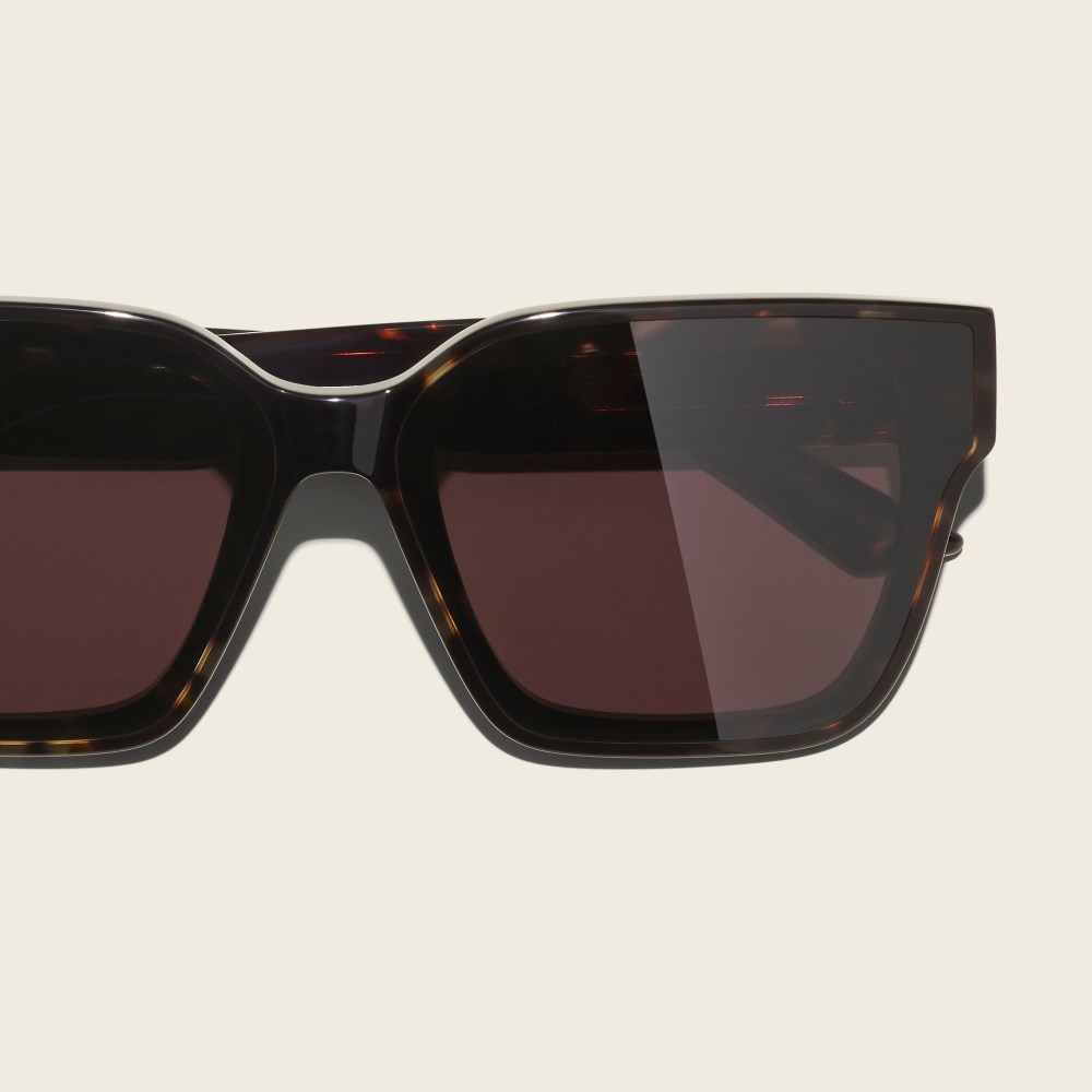Quay Drive In - Dark Tort / Brown
